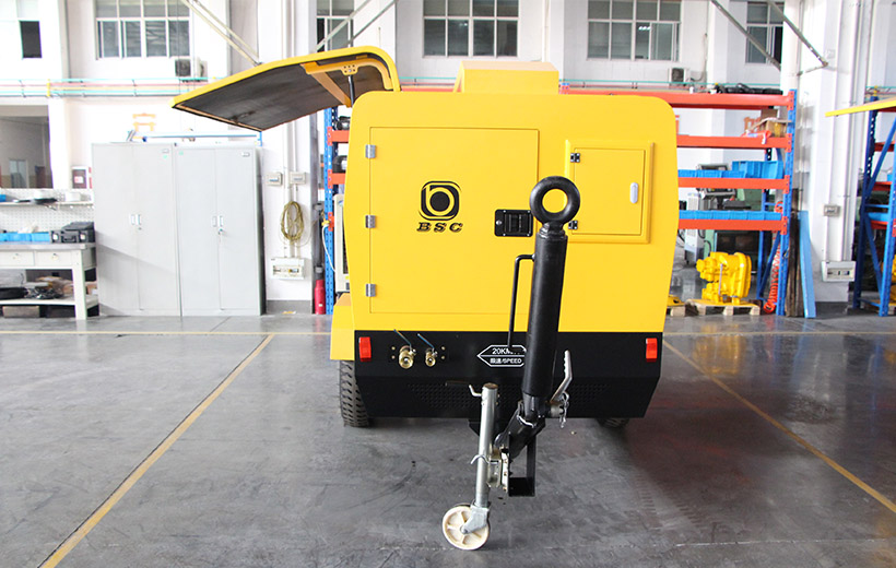 雙級節(jié)能移動(dòng)螺桿壓縮機(jī)側(cè)一